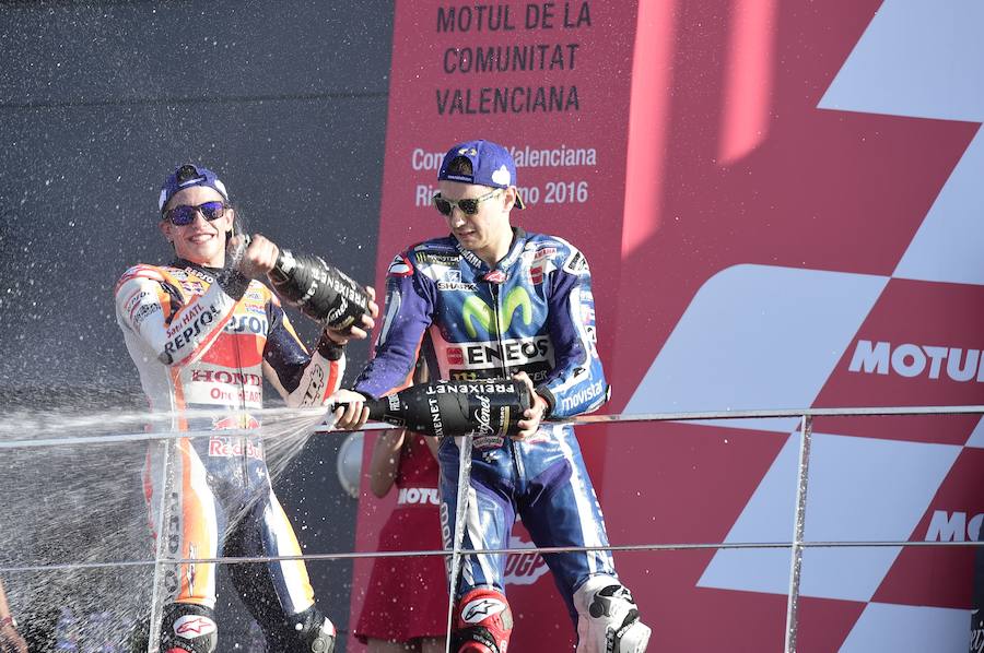 Las mejores imágenes de la carrera de MotoGP en Valencia