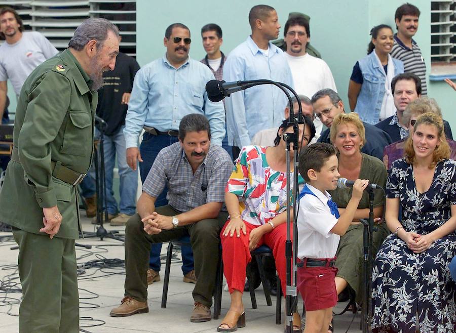 Fidel Castro durante la celebración del cumpleaños de Elian González en el año 2000.