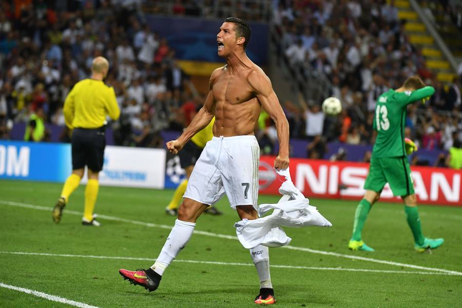 CR7 festeja la consecución de la 'undécima' en Milán tras anotar el penalti decisivo.