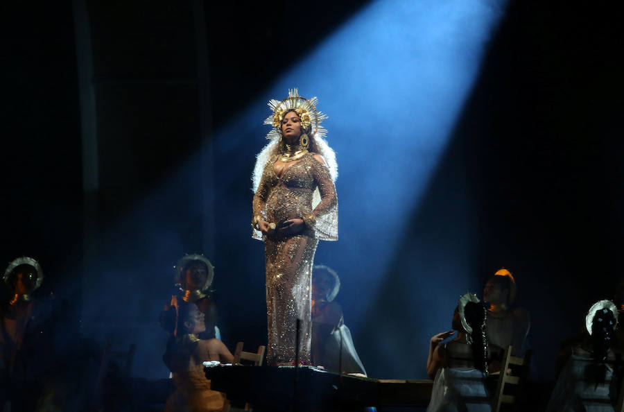 Beyoncé, durante su actuación en los premios Grammy.