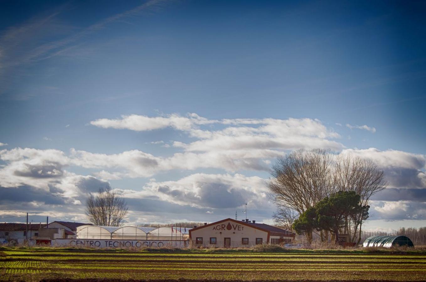 Instalaciones centrales del Centro Biotecnológico AGROVET HEALTHY PLANTS en Mansilla Mayor