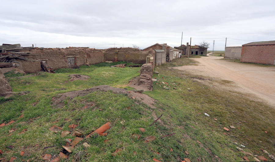 Pueblo abandonado de Villar de Matacabras (Ávila)