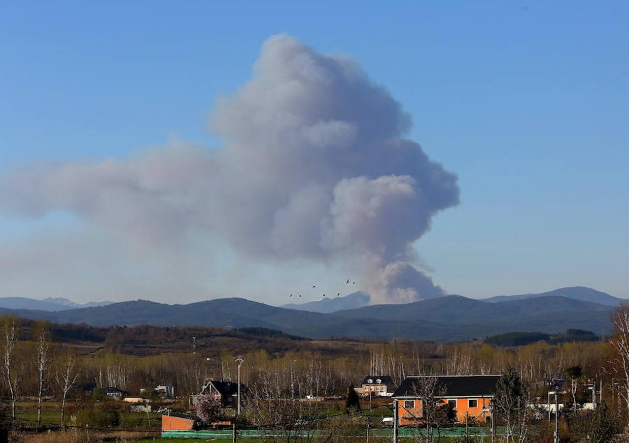 El fuego mantiene en vilo a El Bierzo