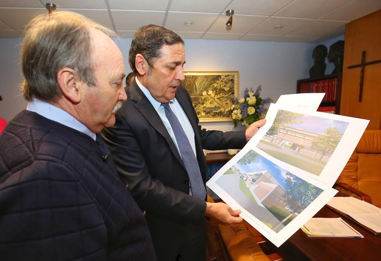 El consejero de Sanidad, Antonio María Sáez, visita Bembibre