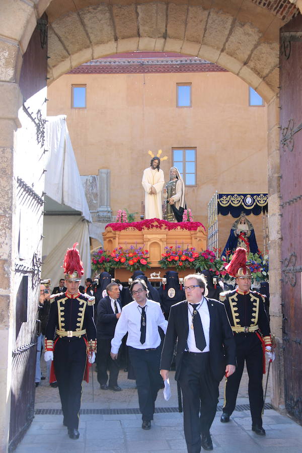 El sol arropa el Sábado de Pasión