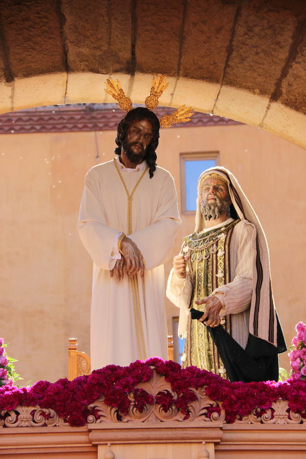 El sol arropa el Sábado de Pasión