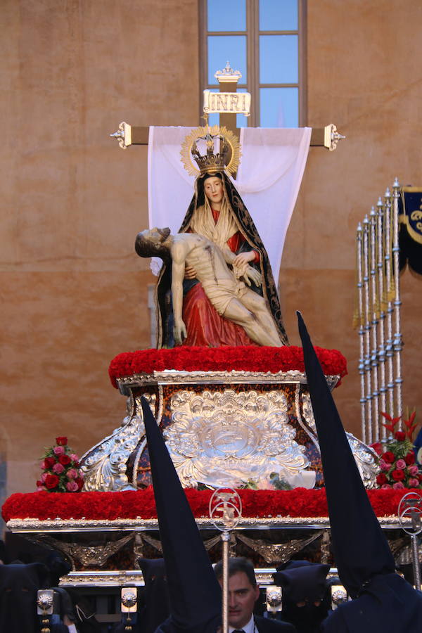 El sol arropa el Sábado de Pasión