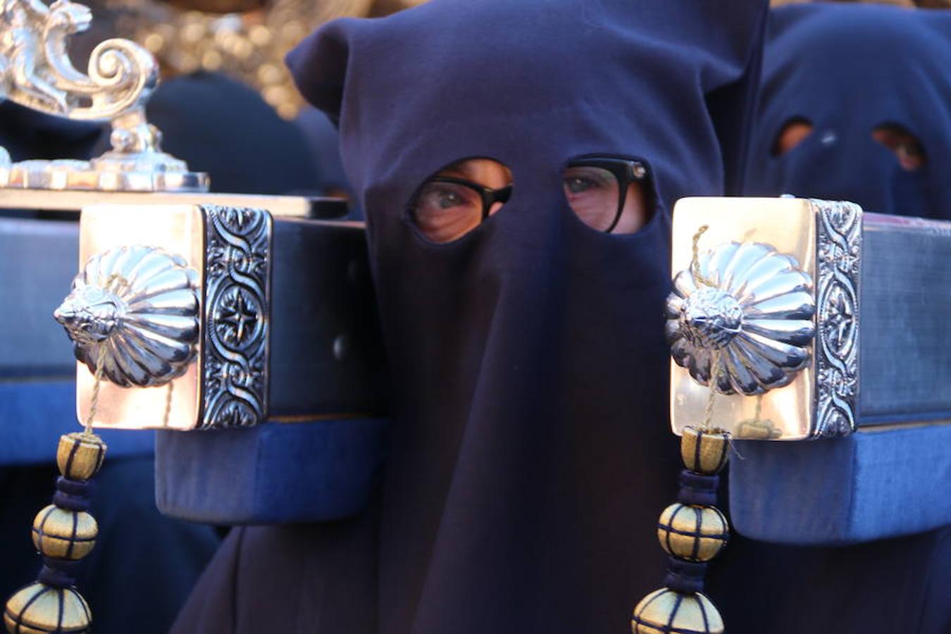 El sol arropa el Sábado de Pasión