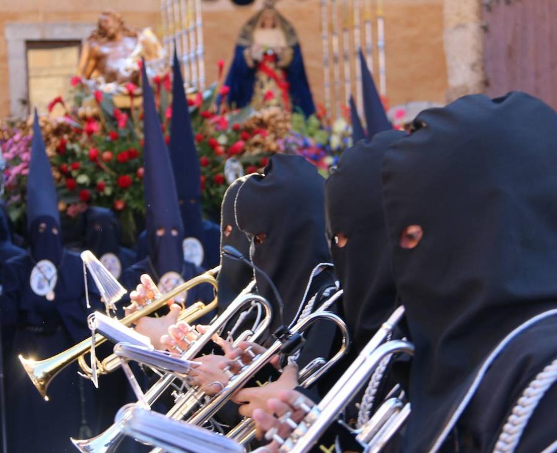 El sol arropa el Sábado de Pasión