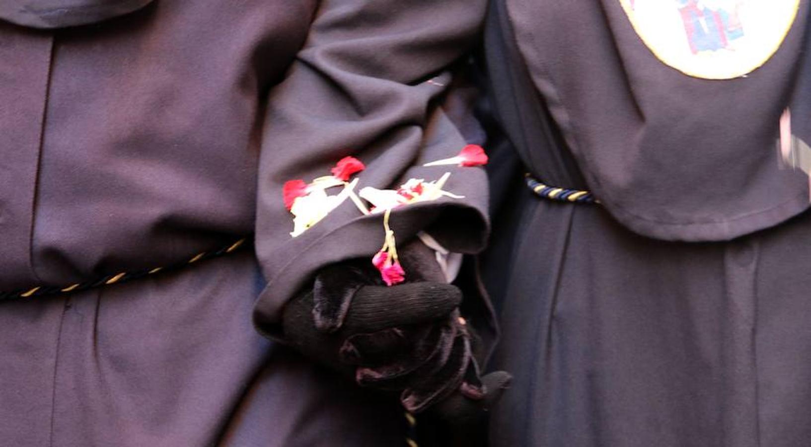 El sol arropa el Sábado de Pasión