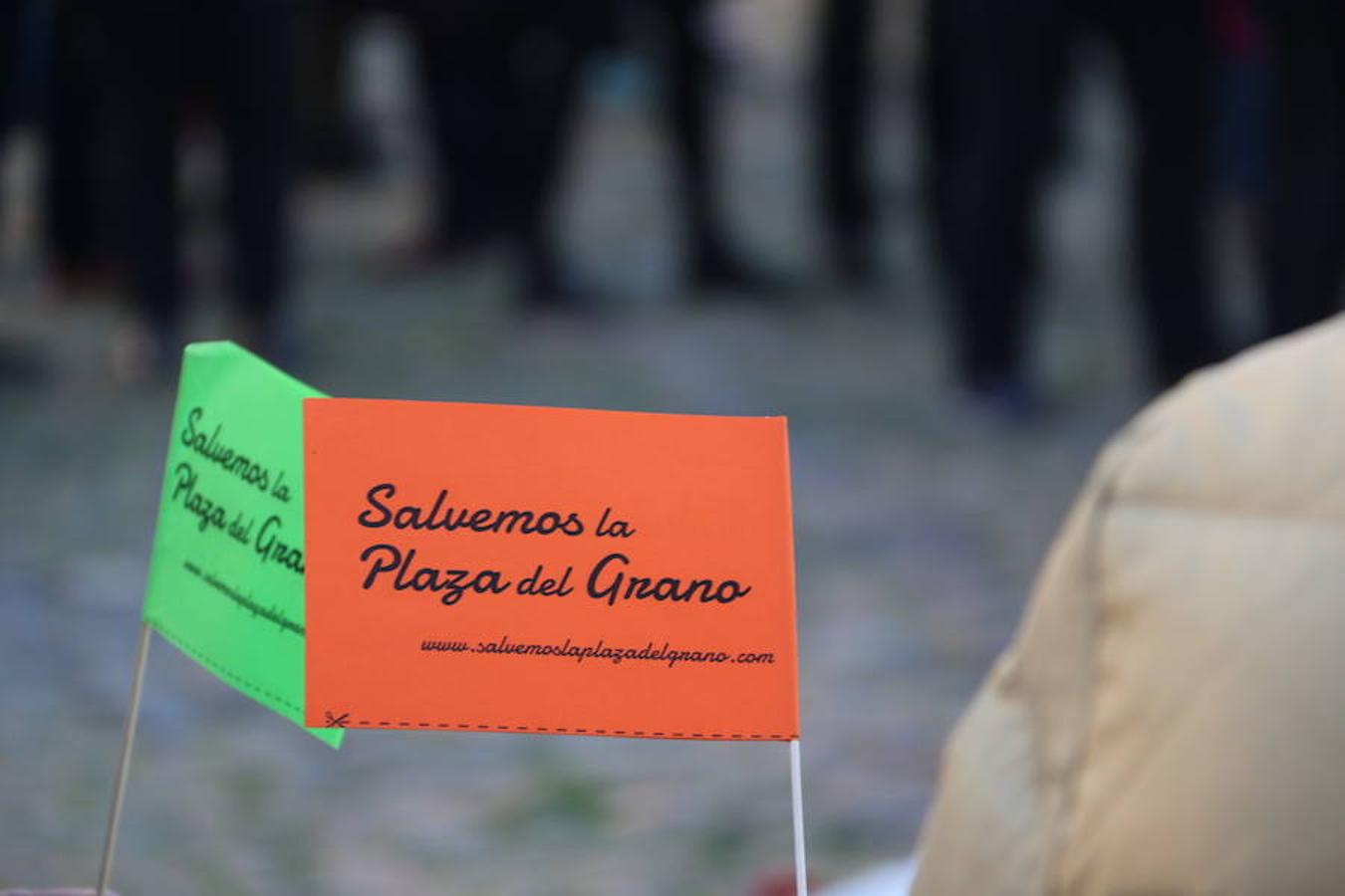 «Guardianes de la Plaza del Grano»