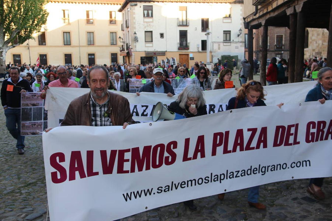 «Guardianes de la Plaza del Grano»