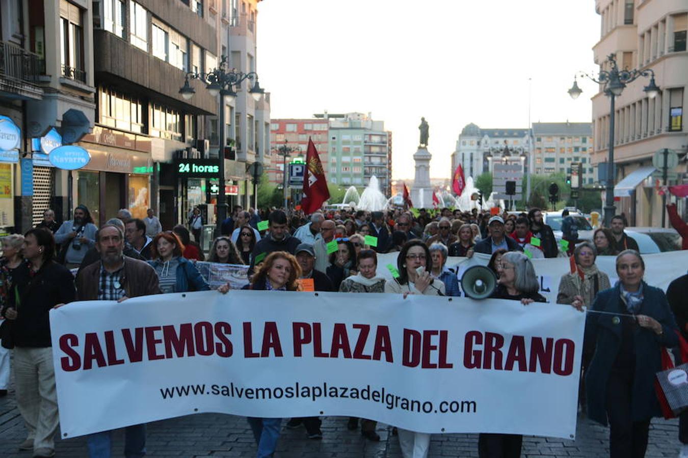 «Guardianes de la Plaza del Grano»