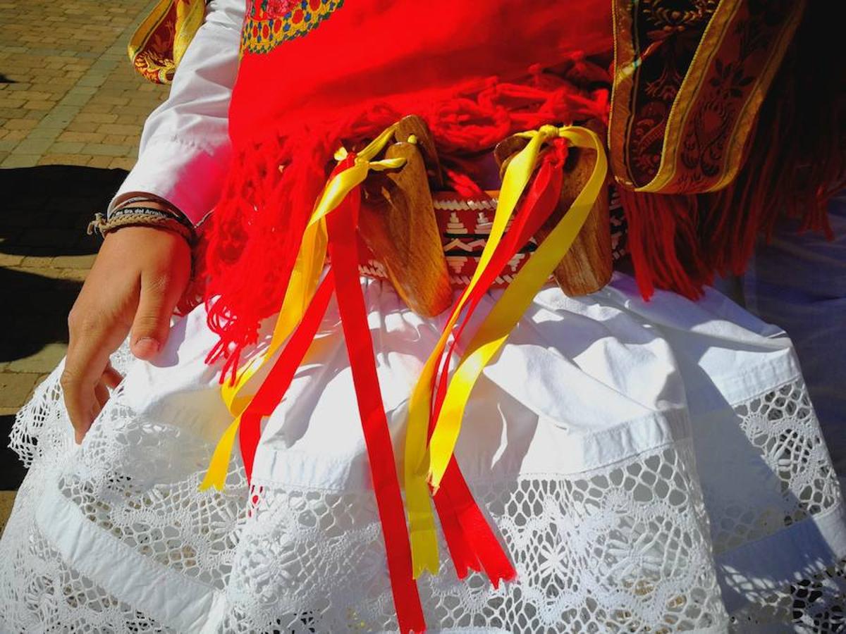 Laguna de Negrillos saca a la Virgen del Arrabal