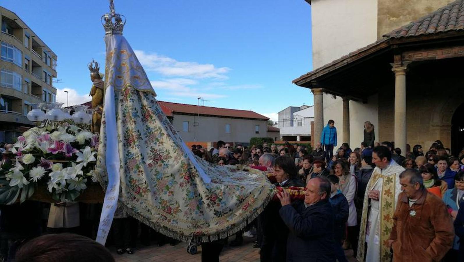 Laguna de Negrillos saca a la Virgen del Arrabal