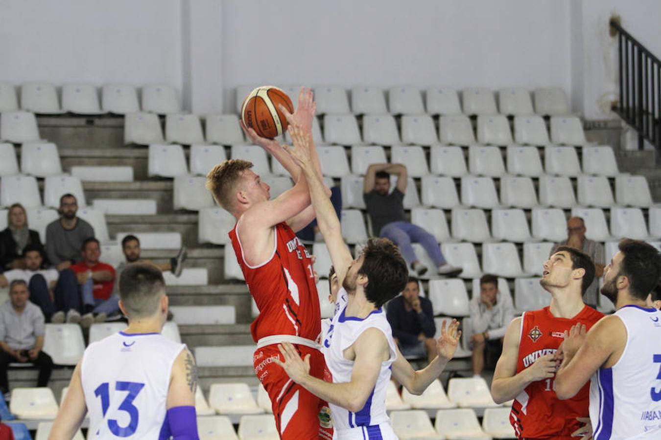 Fundación León 78-76 Cálidos Gallegos