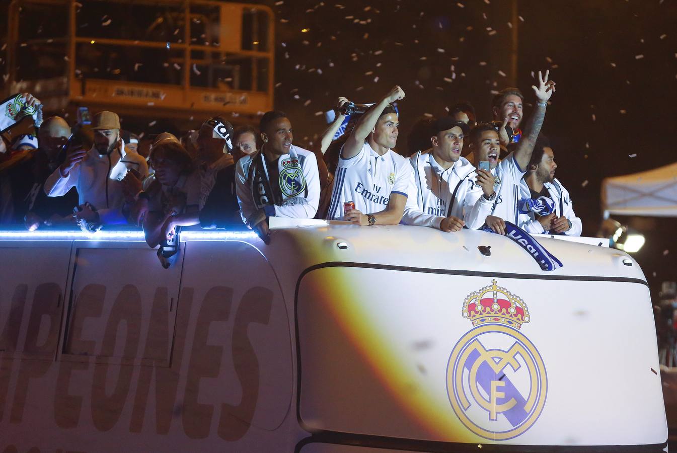 El Real Madrid celebra su 33ª Liga en Cibeles