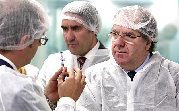 Imagen principal - Juan Vicente Herrera asiste a la inauguración de Farmalan.