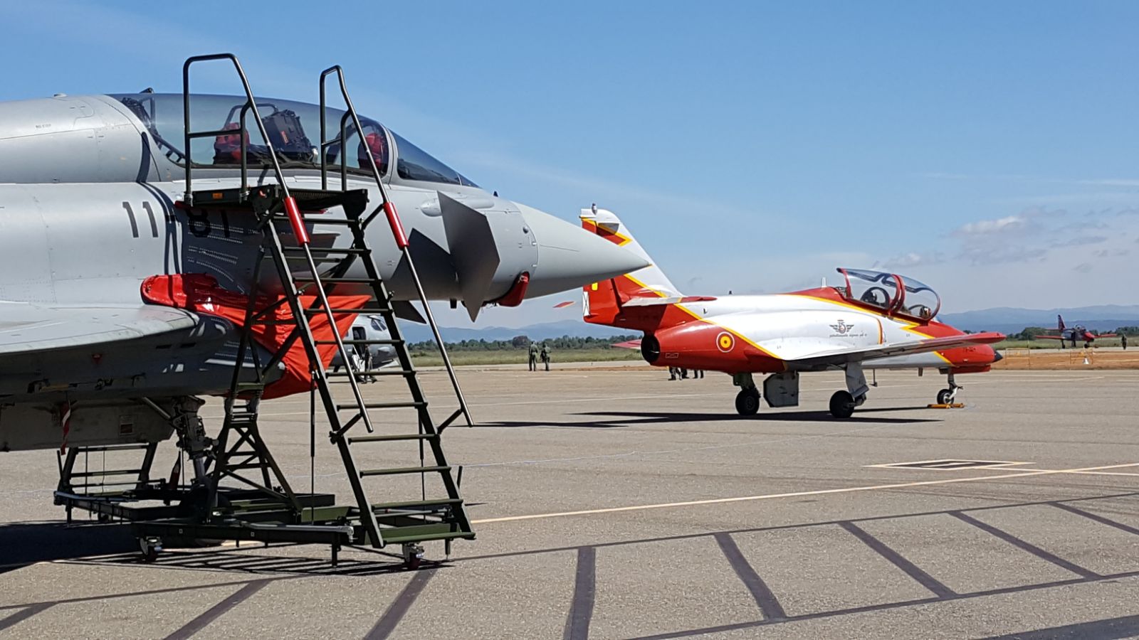 La Base Aérea de la Virgen del Camino acoge a los aviones que este domingo formarán parte de la exhibición aérea con motivo del XXV aniversario de la base aérea de la Virgen del Camino