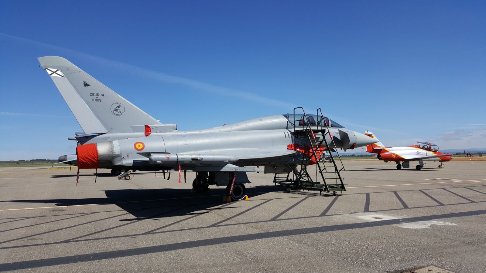 La Base Aérea de la Virgen del Camino acoge a los aviones que este domingo formarán parte de la exhibición aérea con motivo del XXV aniversario de la base aérea de la Virgen del Camino