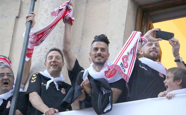 Rubén de la Barrera celebra el ascenso a Segunda División.