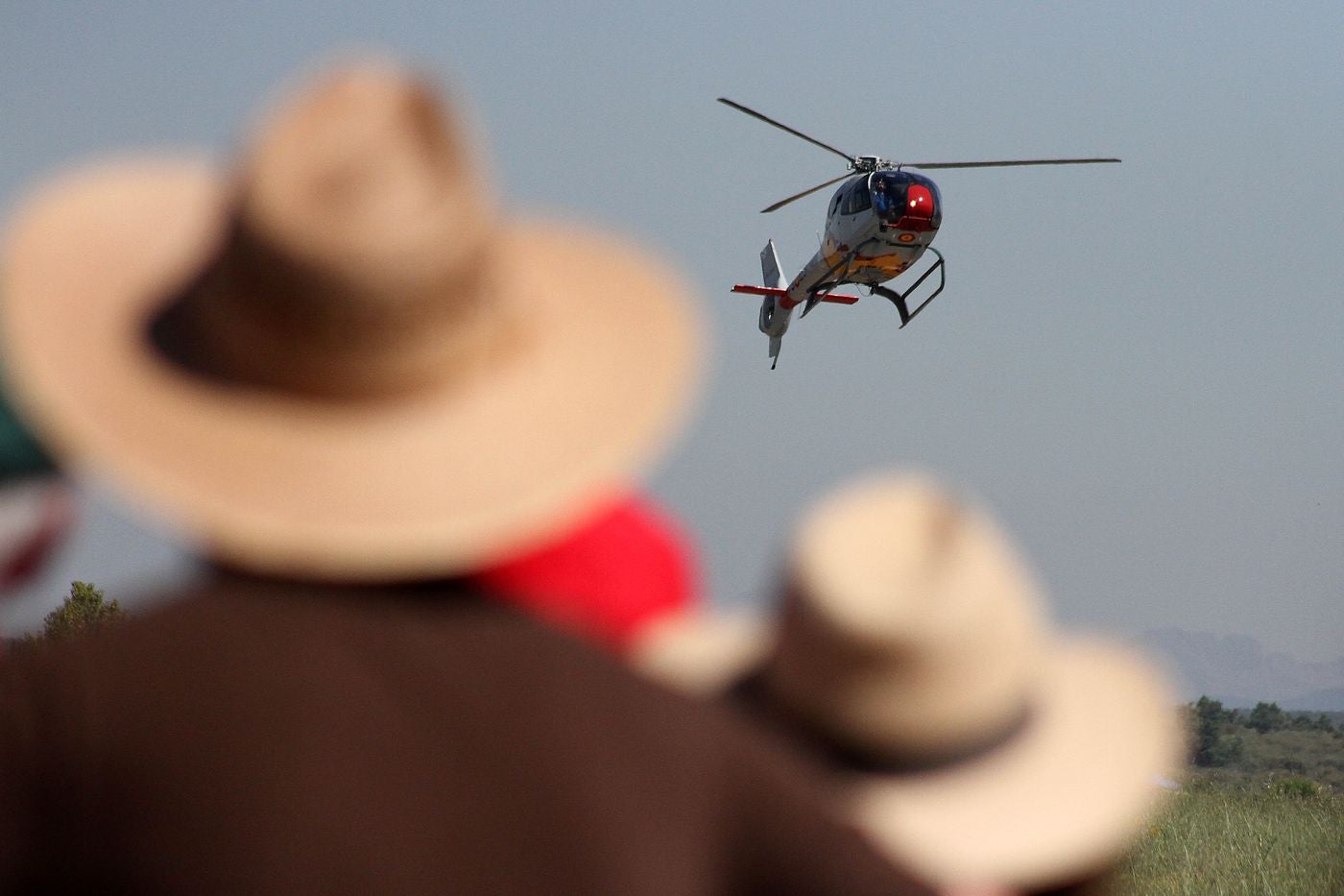 Miles de personas se dan cita en el Aeropuerto de León y en la Base Aérea de La Virgen para presenciar la exhibición aérea | Patrulla Águila, F18, Eurofigter y helicópteros Tiger, entre otros, volarán sobre León