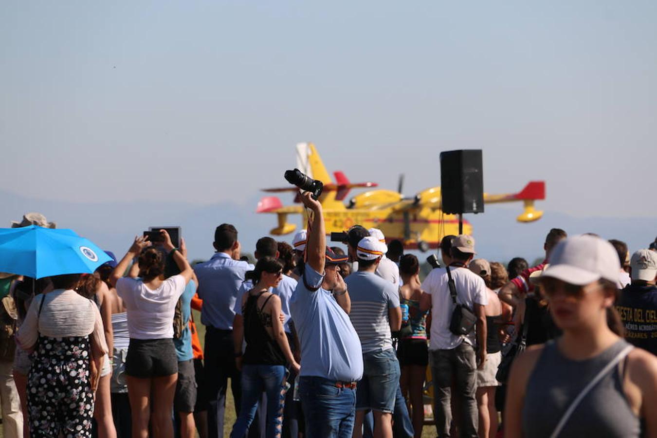 Ambiente durante la jornada de exhibición aérea