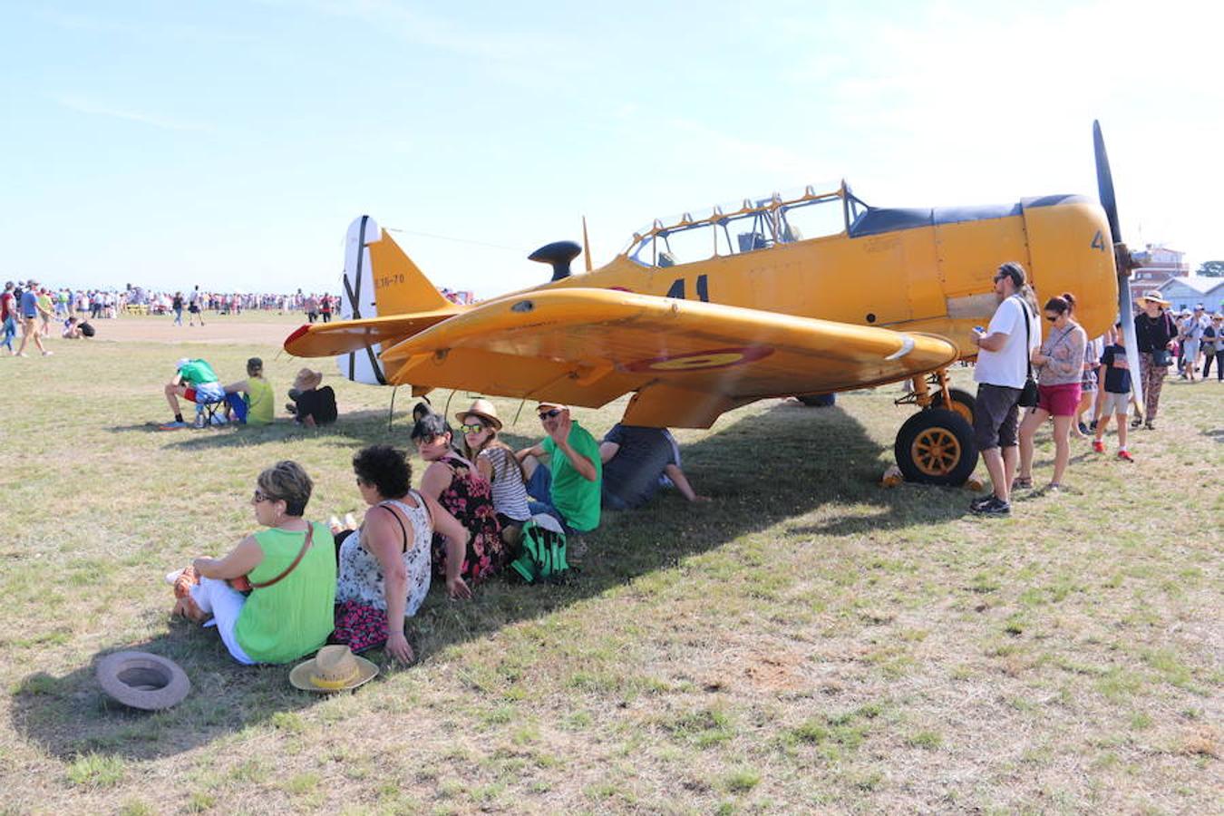 Ambiente durante la jornada de exhibición aérea