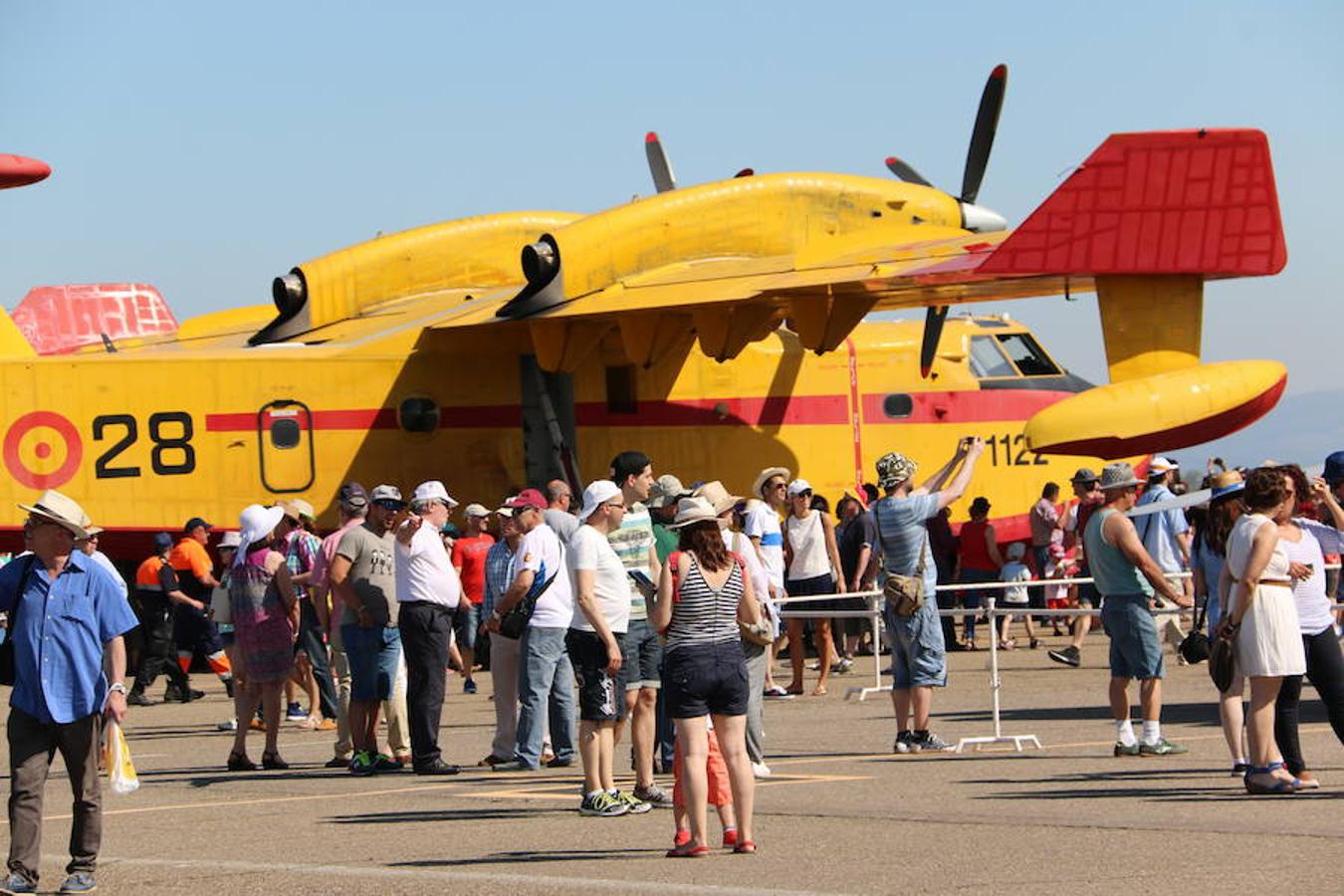 Ambiente durante la jornada de exhibición aérea