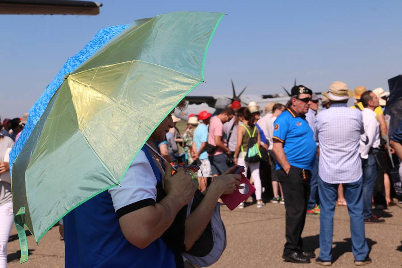 Ambiente durante la jornada de exhibición aérea
