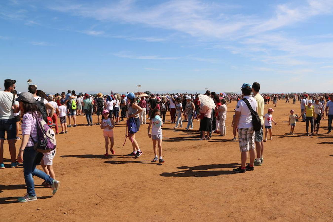 Ambiente durante la jornada de exhibición aérea
