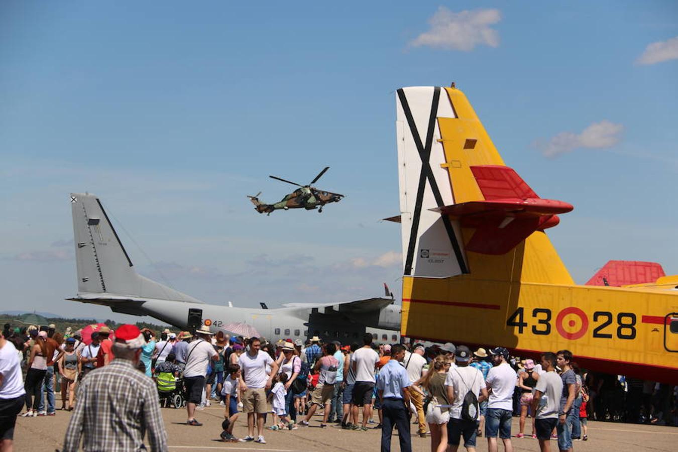 Ambiente durante la jornada de exhibición aérea