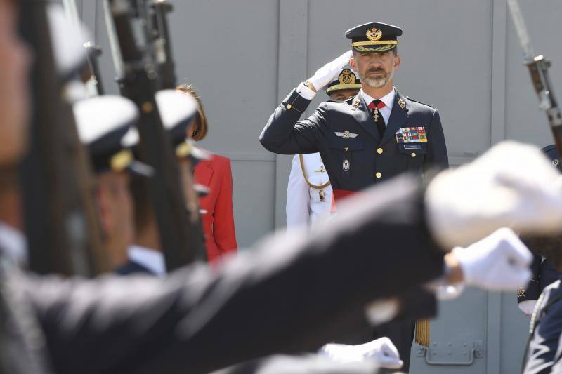 El Rey Felipe VI preside el acto conmemorativo del XXV aniversario de la Academia Básica del Ejército del Aire. Al acto asisten también la ministra de Defensa, María Dolores de Cospedal, y el presidente de la Junta, Juan Vicente Herrera.