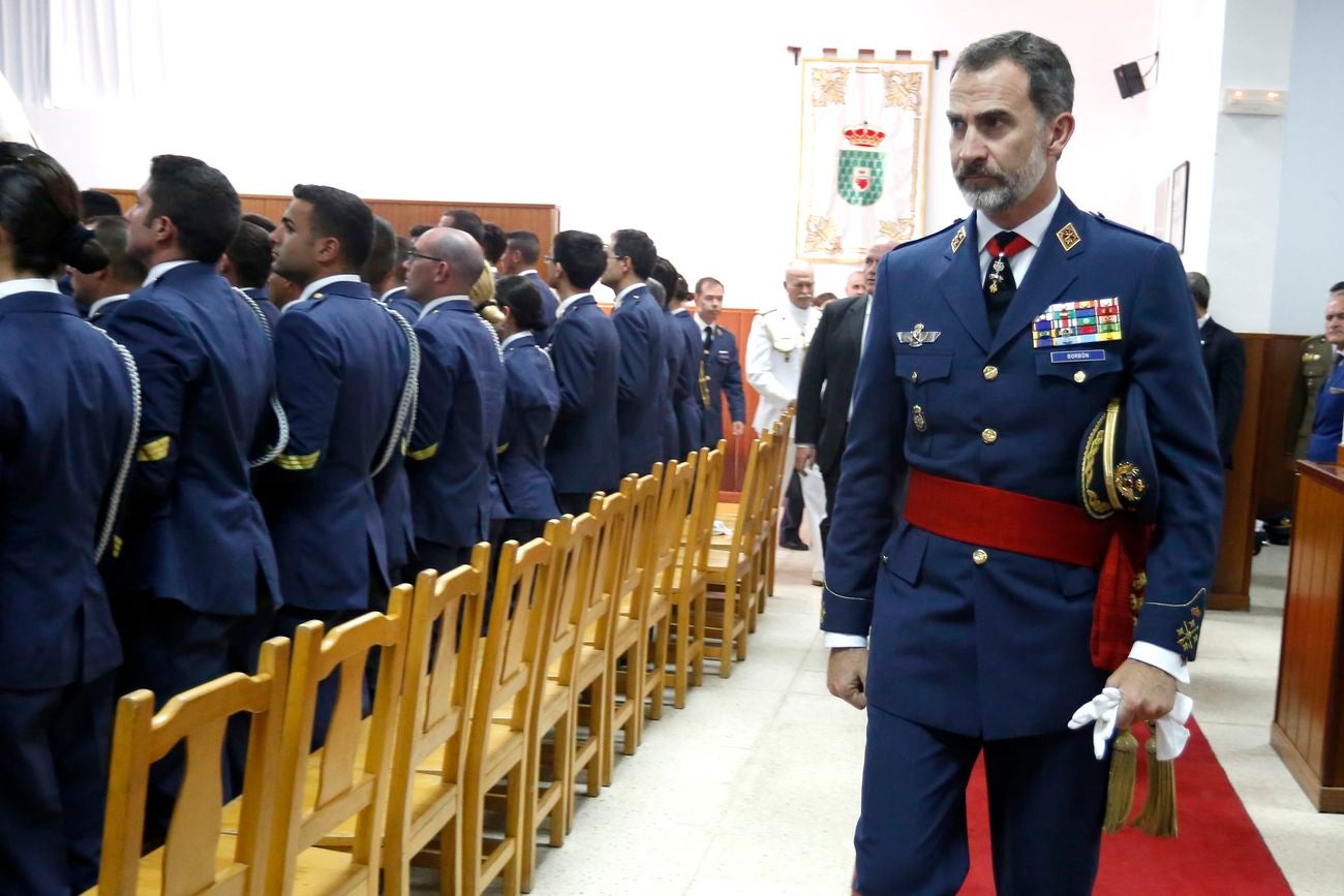 El Rey Felipe VI preside el acto conmemorativo del XXV aniversario de la Academia Básica del Ejército del Aire. Al acto asisten también la ministra de Defensa, María Dolores de Cospedal, y el presidente de la Junta, Juan Vicente Herrera.