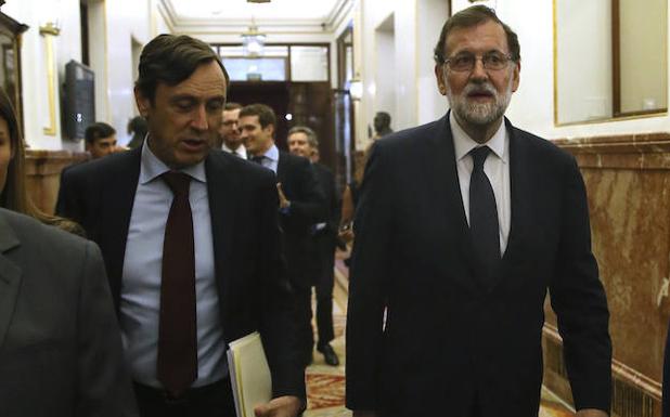 Imagen principal - Rajoy desmonta el guión de Iglesias