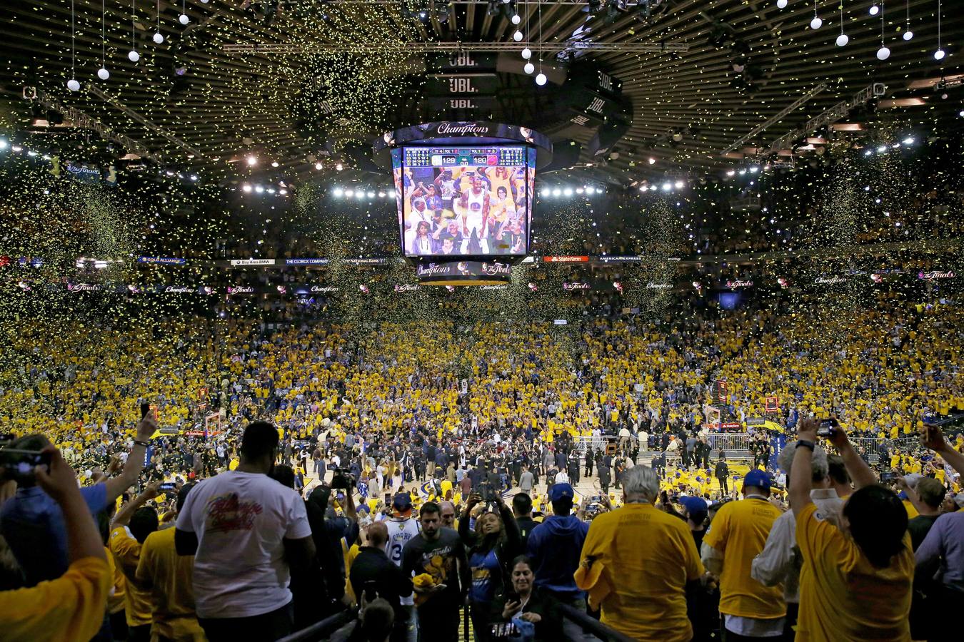 LOs Warriors han conquistado la NBA 2017 tras derrotar en el quinto partido a los Cavaliers.