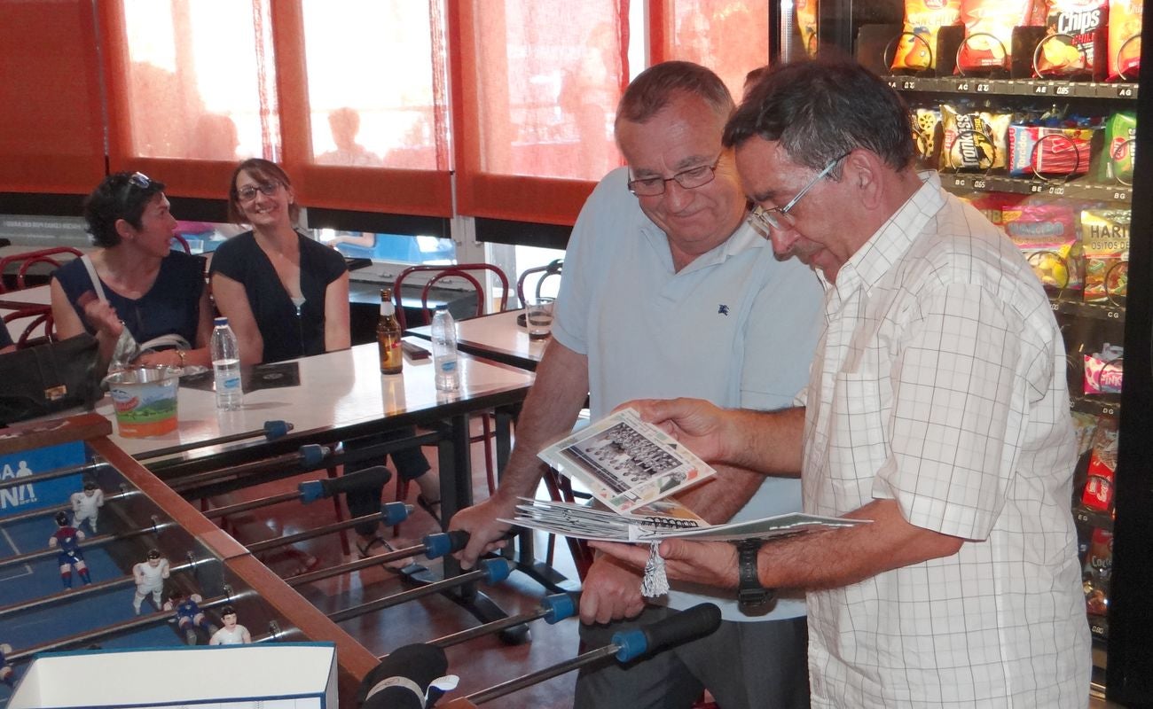 Un buen puñado de exjugadores se citan para homenajear por sorpresa a José Antonio Valladaes, el 'alma' del voleibol.