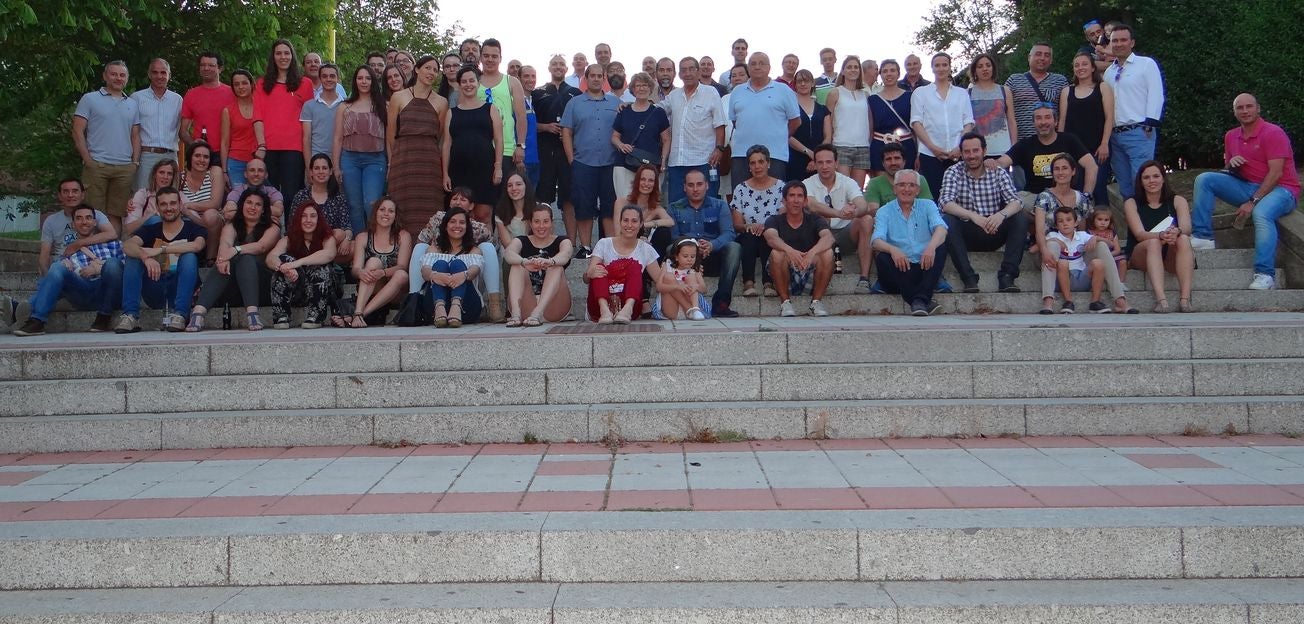 Un buen puñado de exjugadores se citan para homenajear por sorpresa a José Antonio Valladaes, el 'alma' del voleibol.