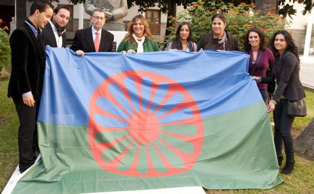 La bandera gitana, durante un acto institucional.