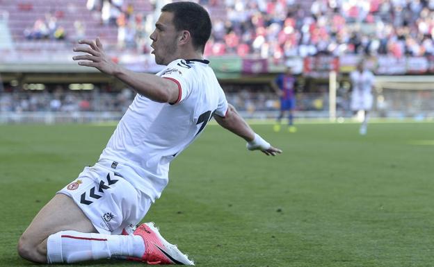 Gallar celebra su gol en el Miniestadi.