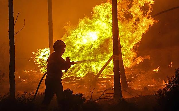 Imagen del incendio que afecta al centro de Portugal.
