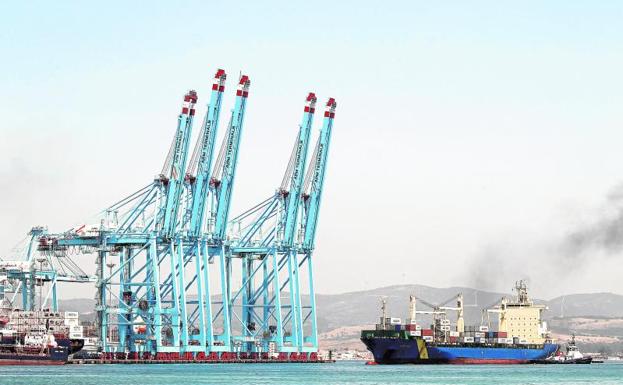 Normalidad en las dos terminales de contenedores del Puerto de Algeciras (Cádiz).