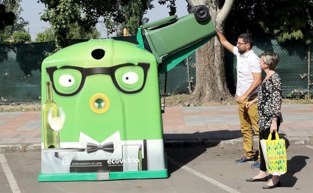 Ayuntamiento y Ecovidrio colaboran en la recogida de vidrio durante las Fiestas