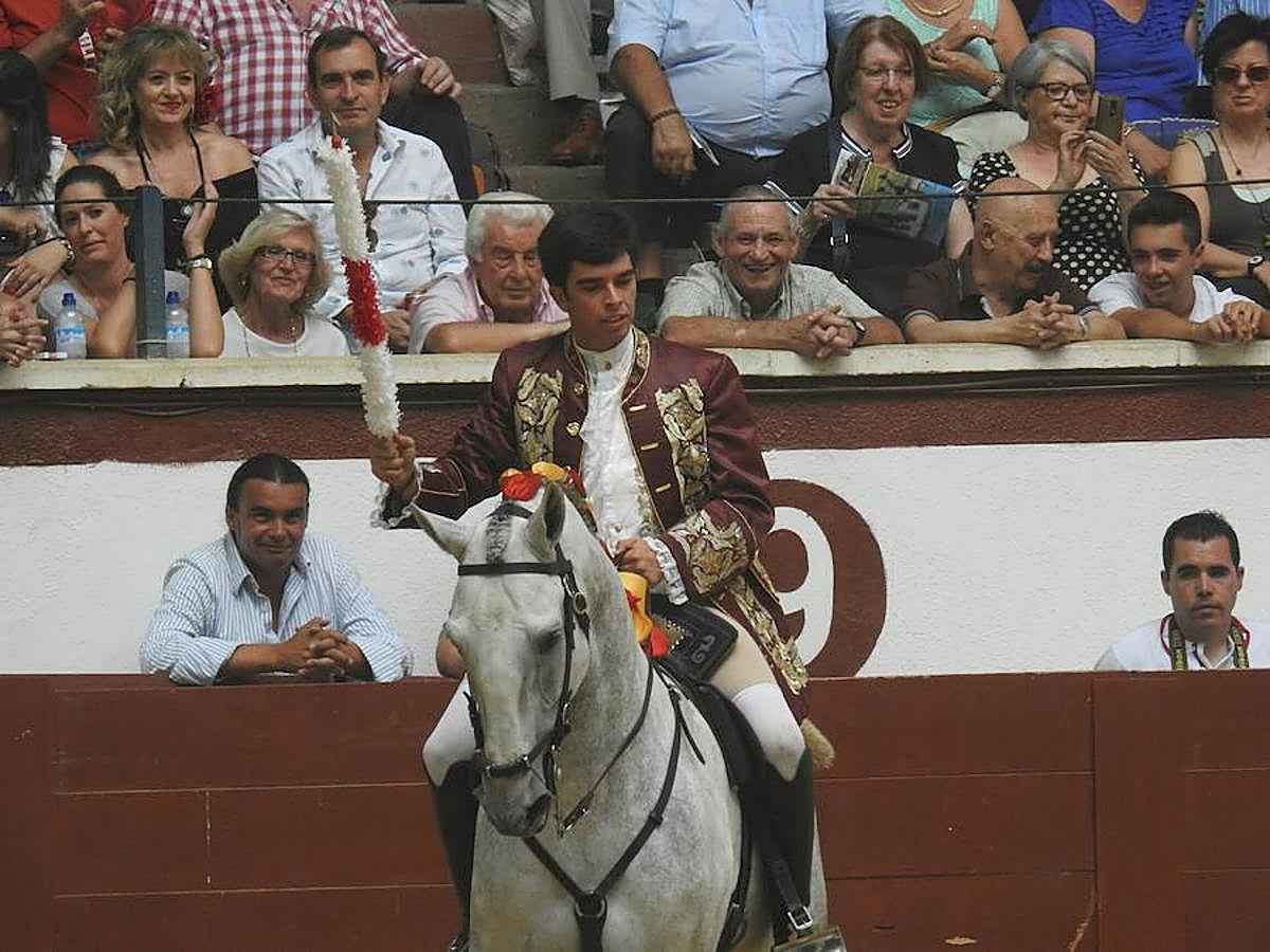 Las mejores imágenes de la corrida de rejones (I)