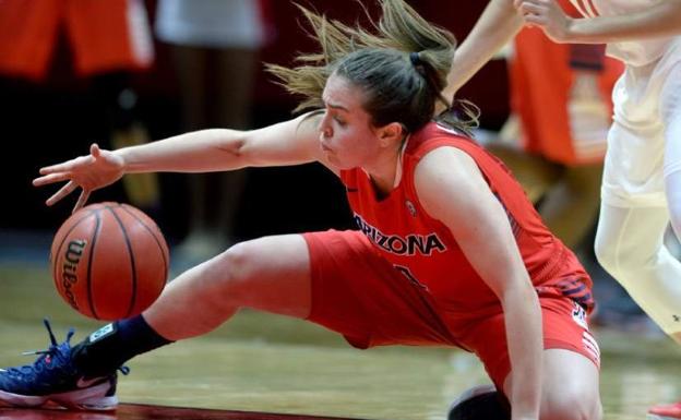 Lucía Alonso, durante un partido con Arizona Wild Cats.