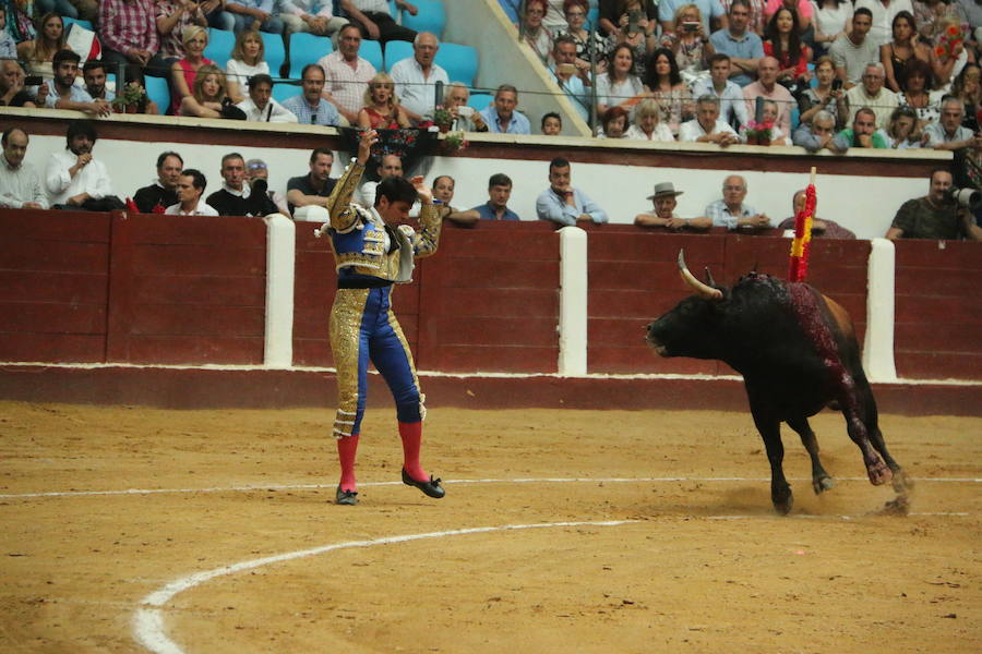 Las mejores imágenes de la corrida de toros de Fiestas de San Juan y San Pedro (II)