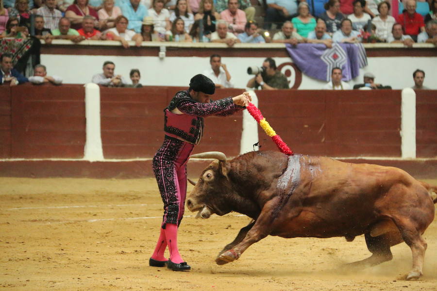 Las mejores imágenes de la corrida de toros de Fiestas de San Juan y San Pedro (II)