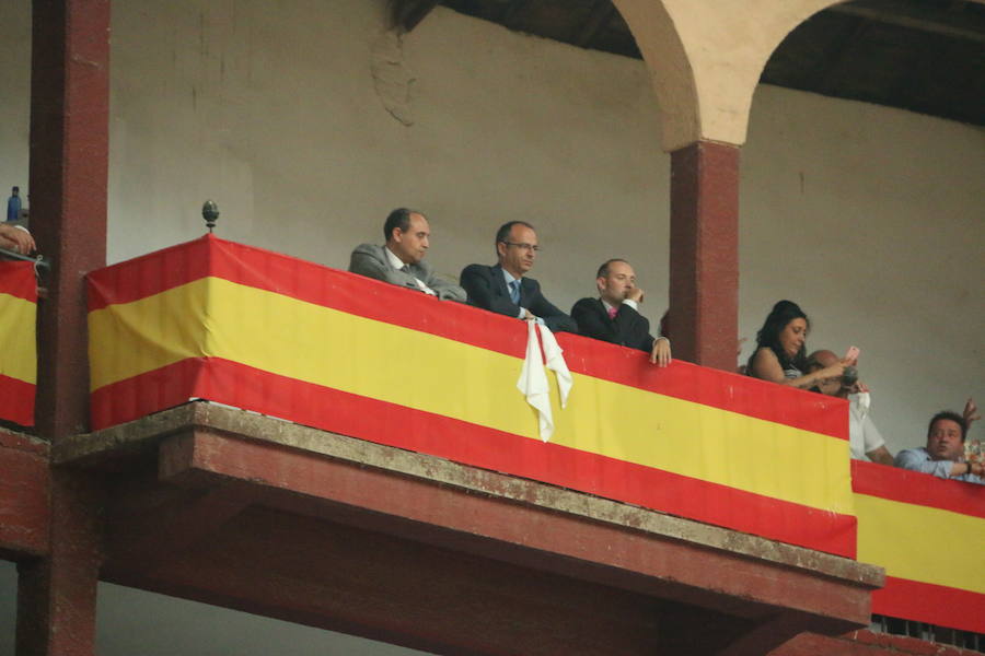 Las mejores imágenes de la corrida de toros de Fiestas de San Juan y San Pedro (II)