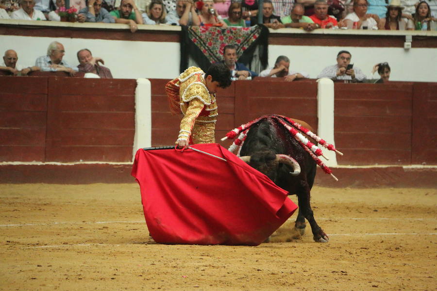 Las mejores imágenes de la corrida de toros de Fiestas de San Juan y San Pedro (II)