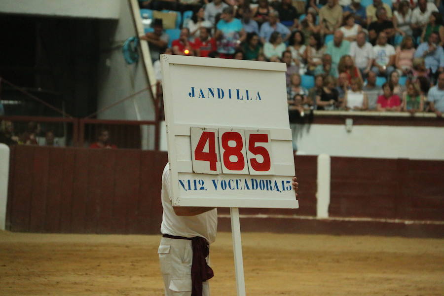 Las mejores fotos de la corrida de toros de Fiestas de San Juan y San Pedro